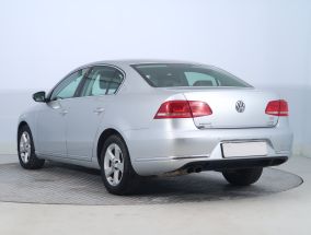 Volkswagen Passat - 2011