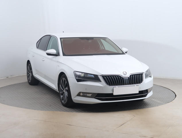 Škoda Superb 2016