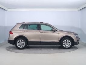 Volkswagen Tiguan - 2020