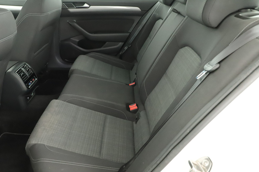 Volkswagen Passat, 2021