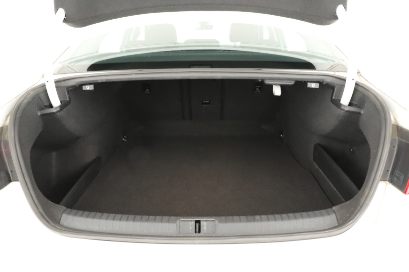 Volkswagen Passat, 2021