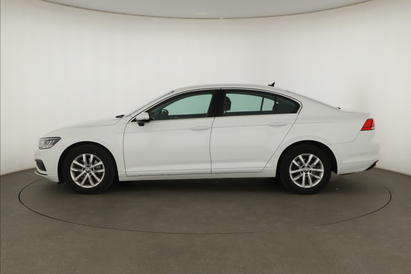 Volkswagen Passat, 2021
