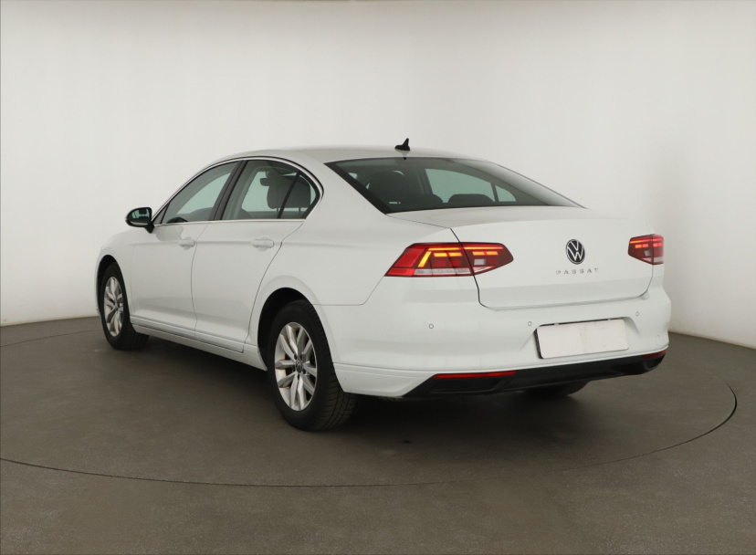 Volkswagen Passat, 2021