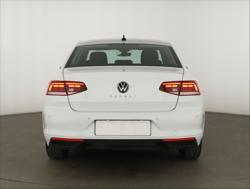 Volkswagen Passat, 2021