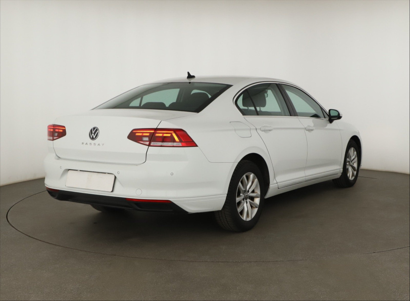 Volkswagen Passat, 2021