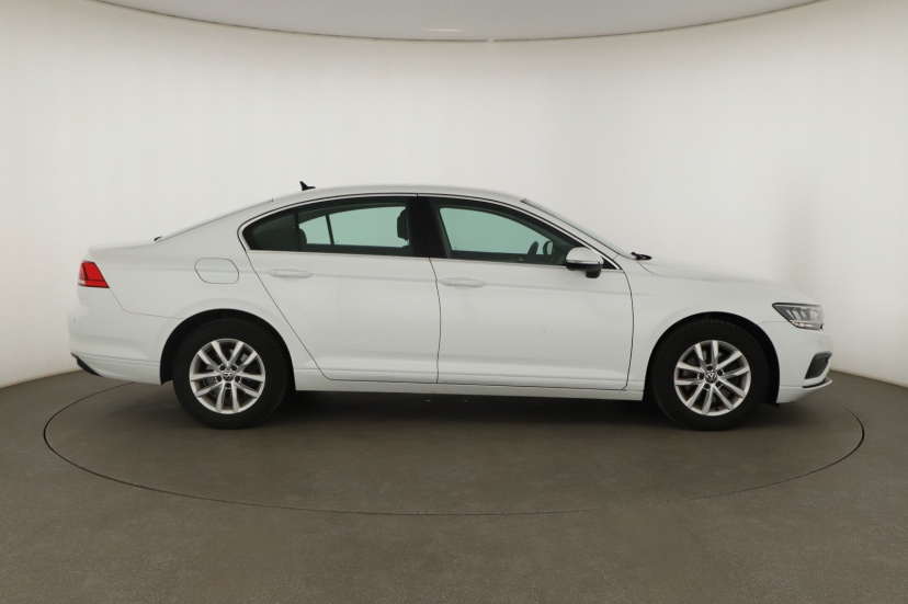 Volkswagen Passat, 2021