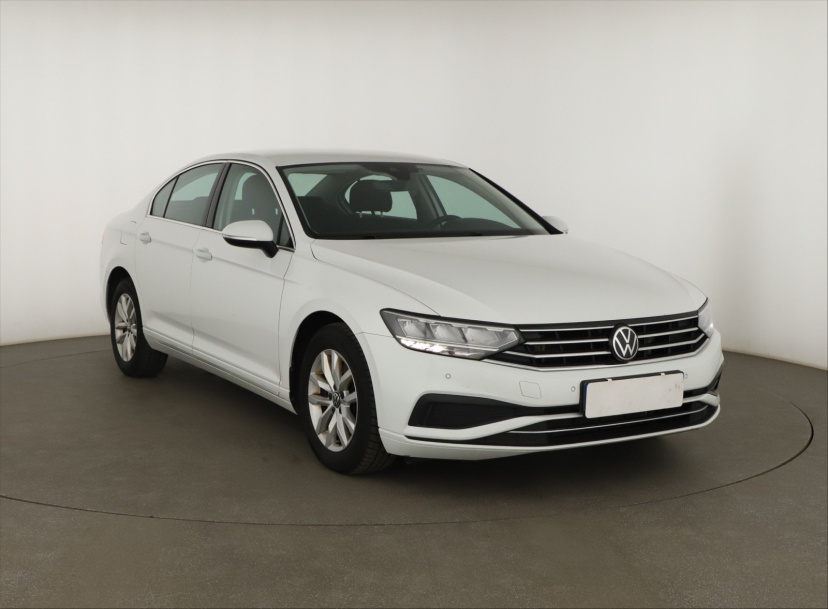 Volkswagen Passat, 2021
