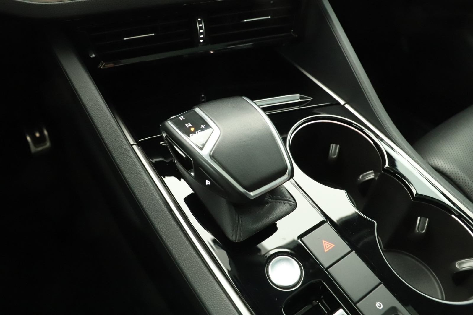 Volkswagen Touareg - 2020