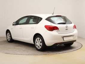 Opel Astra - 2012