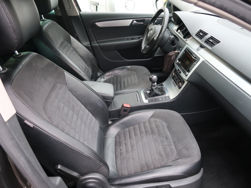 Volkswagen Passat, 2011