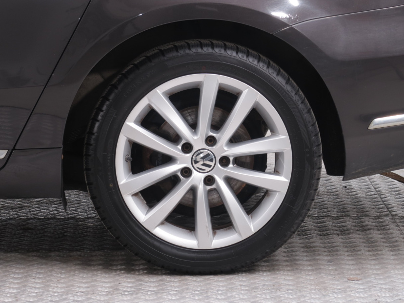 Volkswagen Passat, 2011