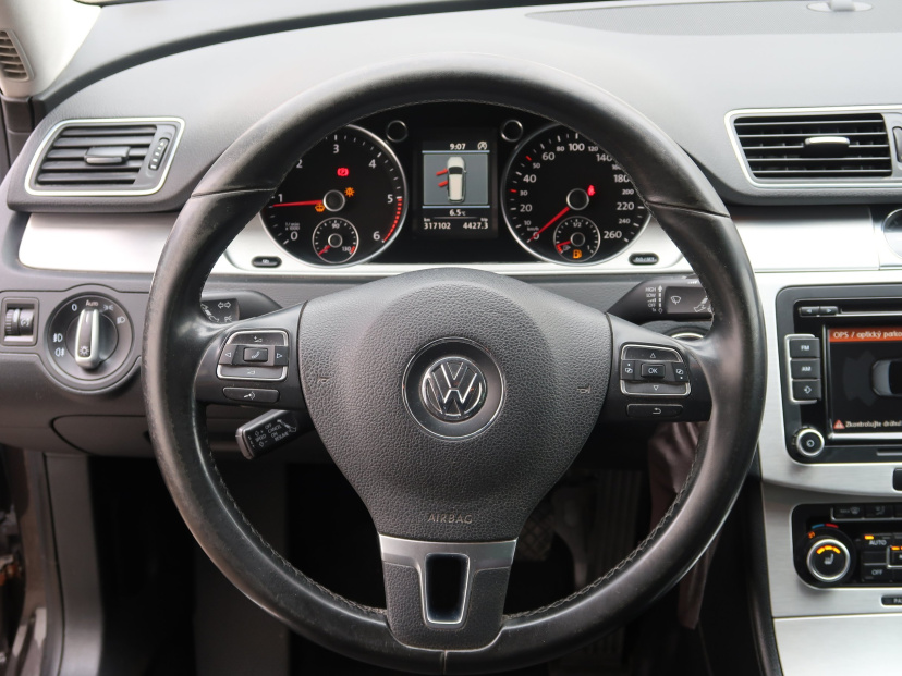 Volkswagen Passat, 2011