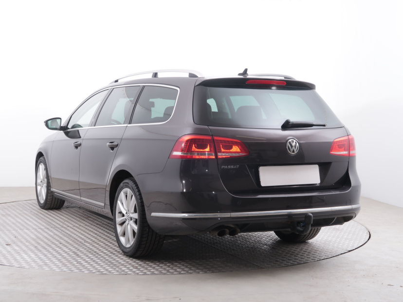 Volkswagen Passat, 2011