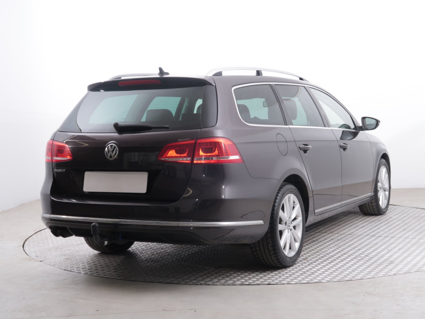 Volkswagen Passat, 2011