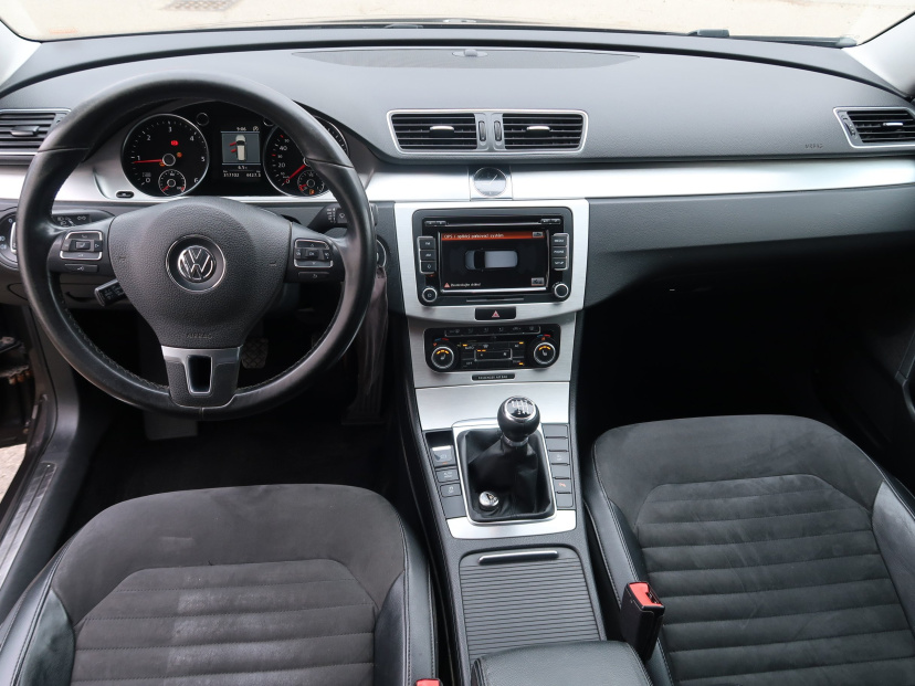 Volkswagen Passat, 2011