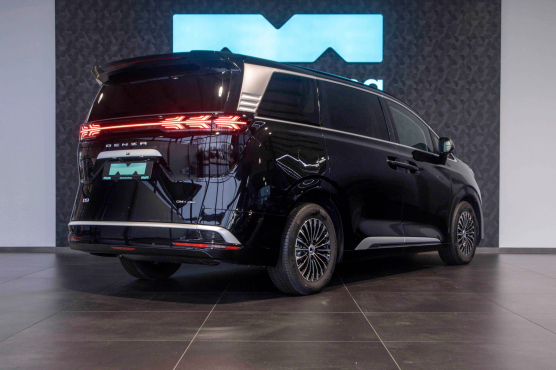 Denza D9 DM-i 40kWh PHEV AWD