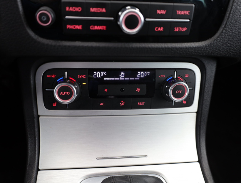 Volkswagen Touareg, 2012