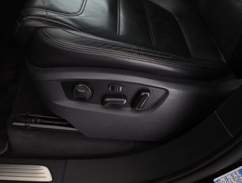 Volkswagen Touareg, 2012
