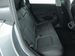 Tesla Model Y - 2024