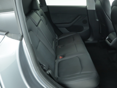 Tesla Model Y - 2024
