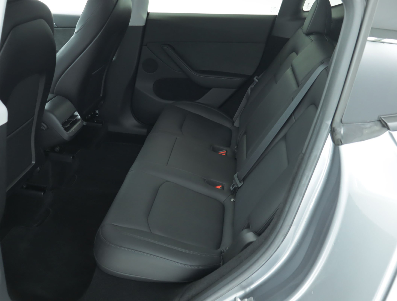 Tesla Model Y - 2024