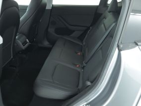 Tesla Model Y - 2024