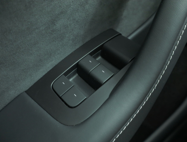 Tesla Model Y - 2024
