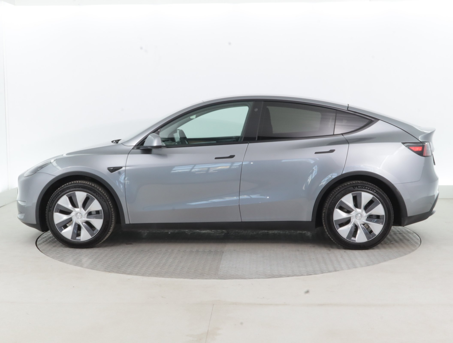 Tesla Model Y - 2024