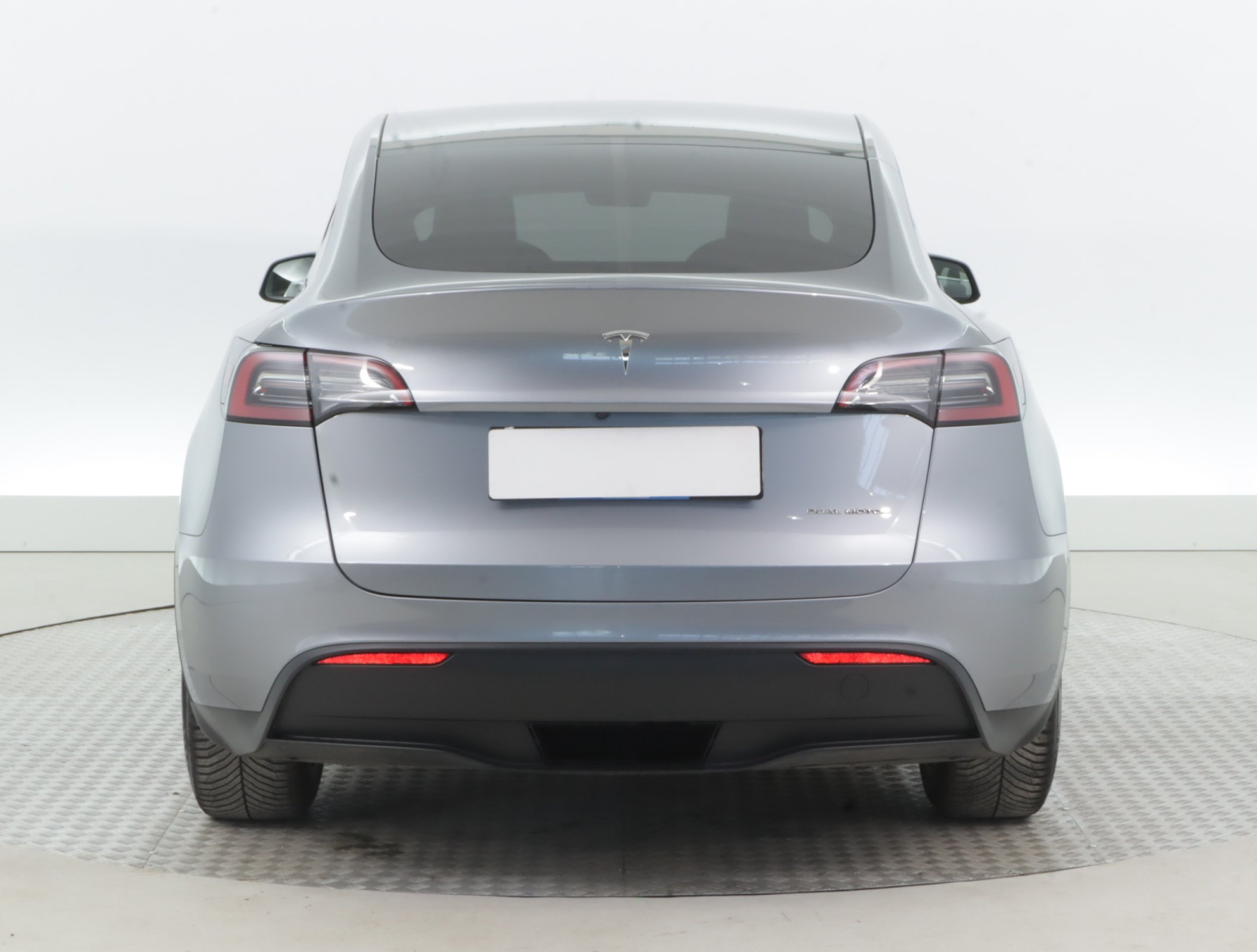 Tesla Model Y - 2024