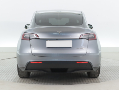 Tesla Model Y - 2024