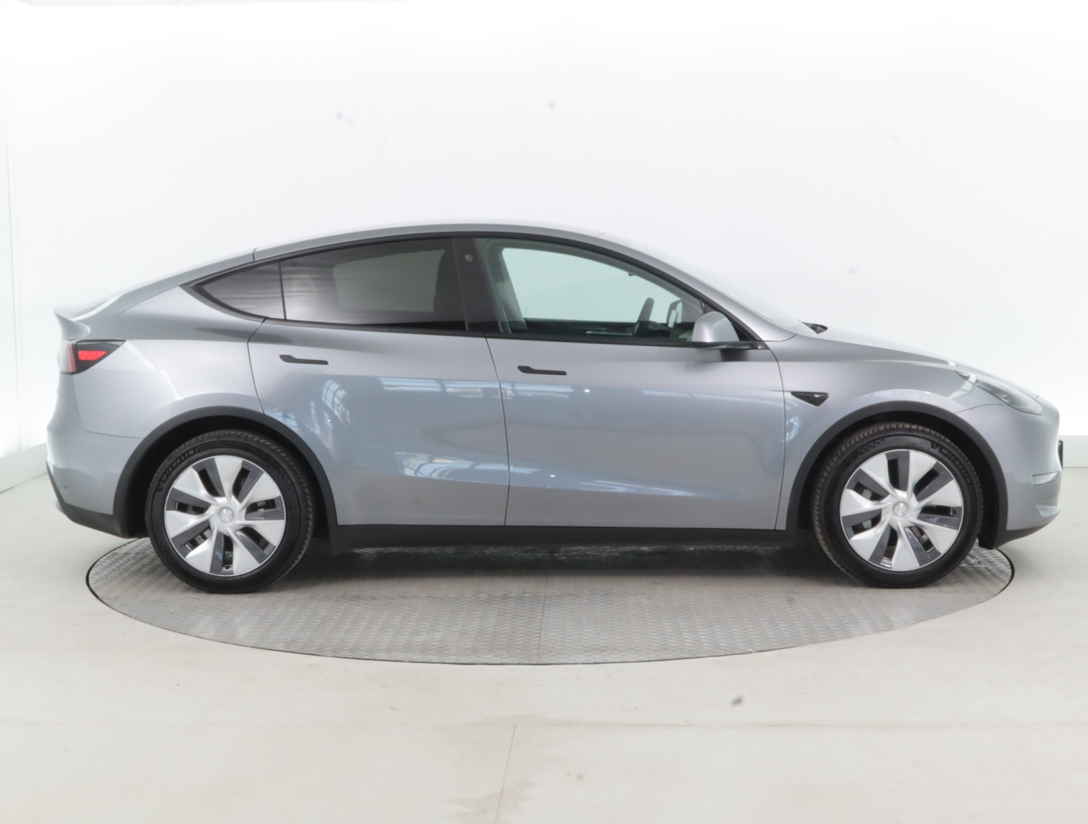 Tesla Model Y - 2024