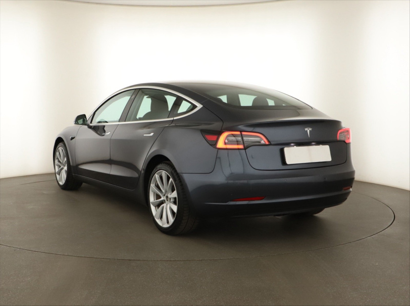 Tesla Model 3, 2020