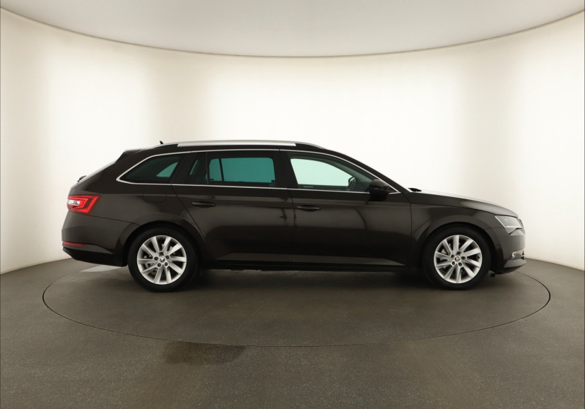 Škoda Superb, 2016