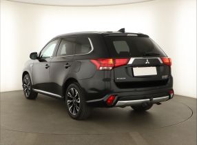 Mitsubishi Outlander - 2015