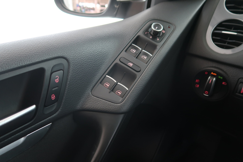 Volkswagen Tiguan, 2011