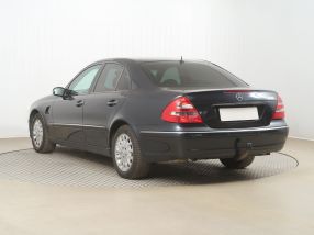 Mercedes-Benz E - 2004