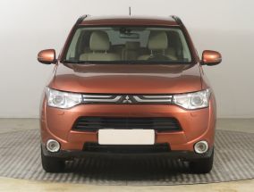Mitsubishi Outlander - 2013