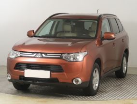 Mitsubishi Outlander - 2013