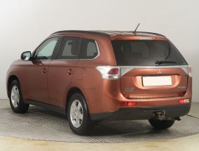 Mitsubishi Outlander - 2013
