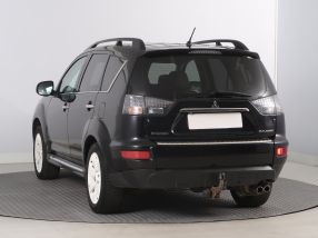 Mitsubishi Outlander - 2011