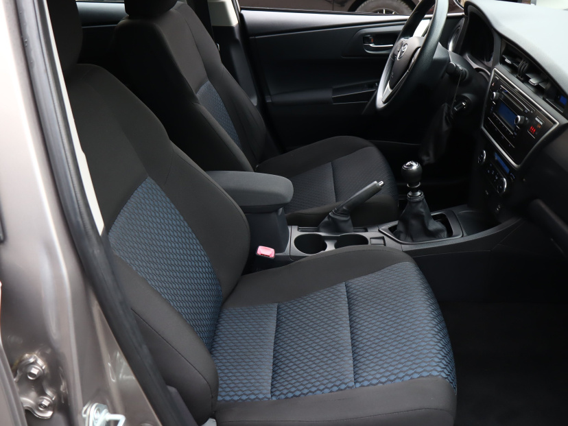 Toyota Auris, 2013