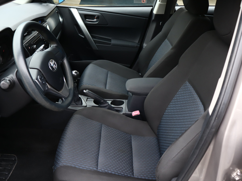 Toyota Auris, 2013
