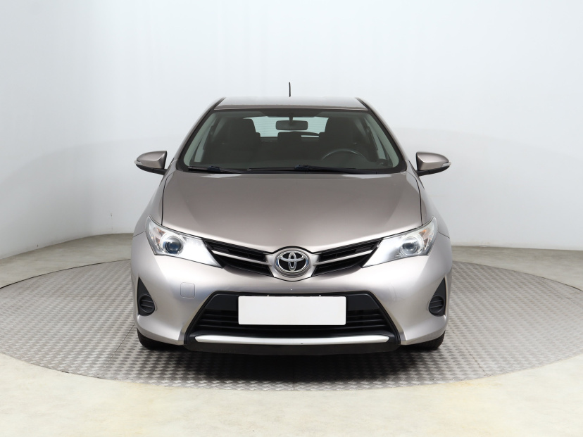 Toyota Auris, 2013