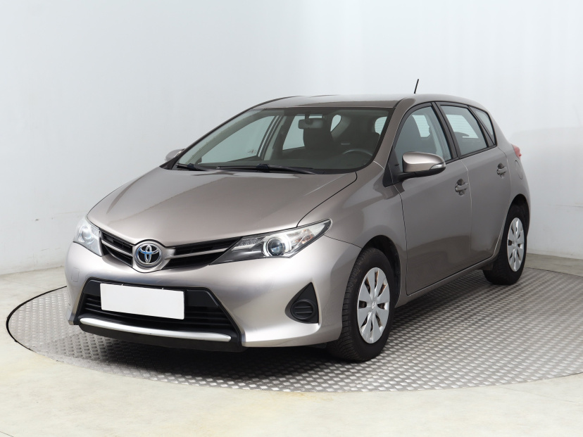 Toyota Auris, 2013