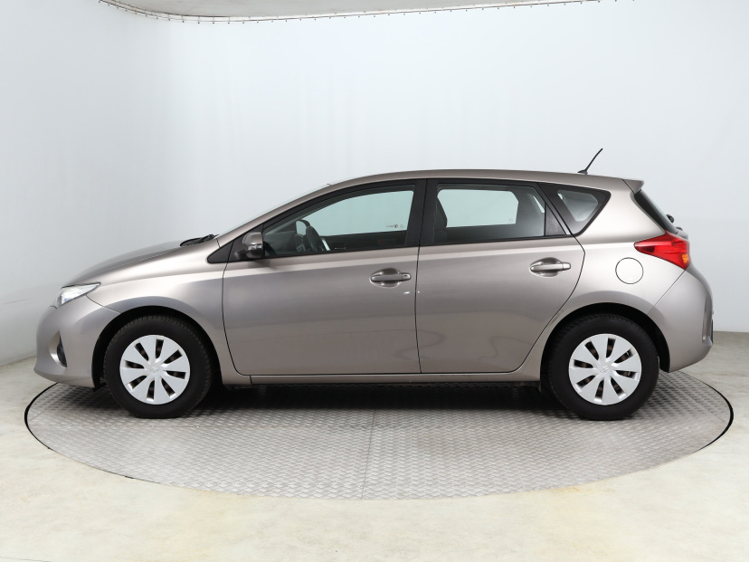 Toyota Auris, 2013