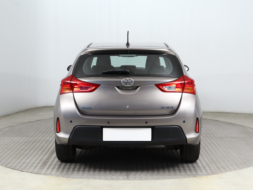 Toyota Auris, 2013