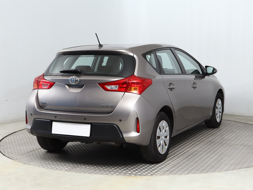 Toyota Auris, 2013
