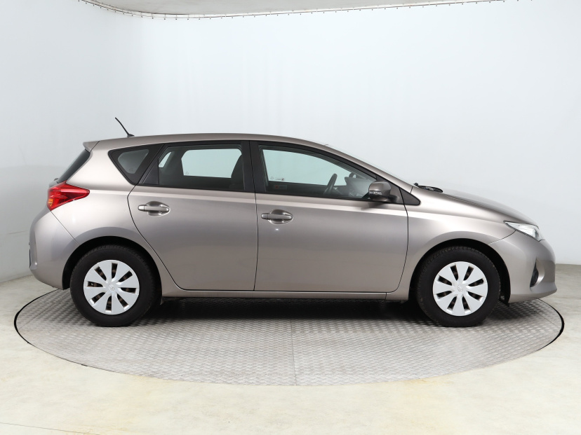 Toyota Auris, 2013