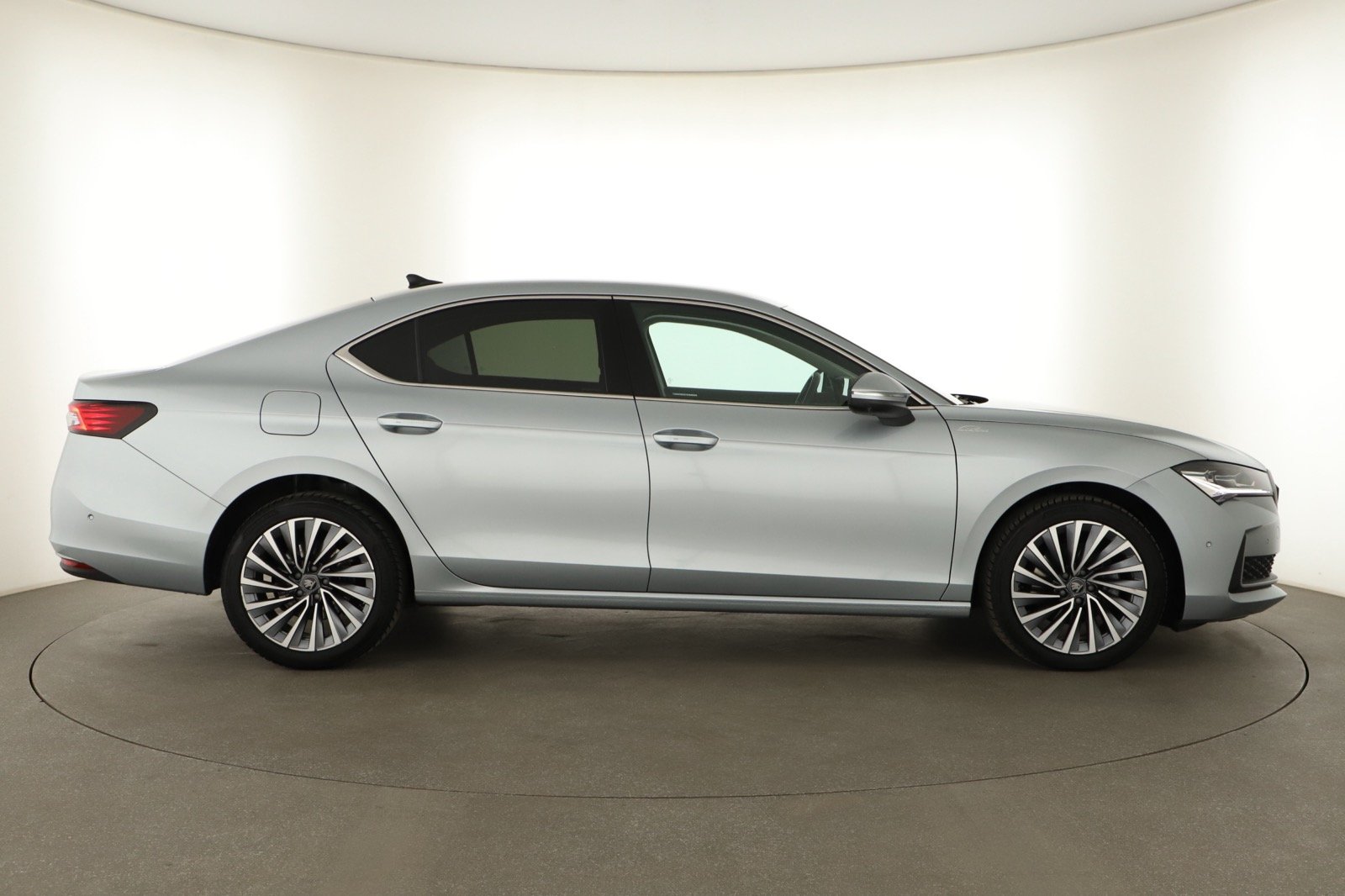 Škoda Superb - 2025