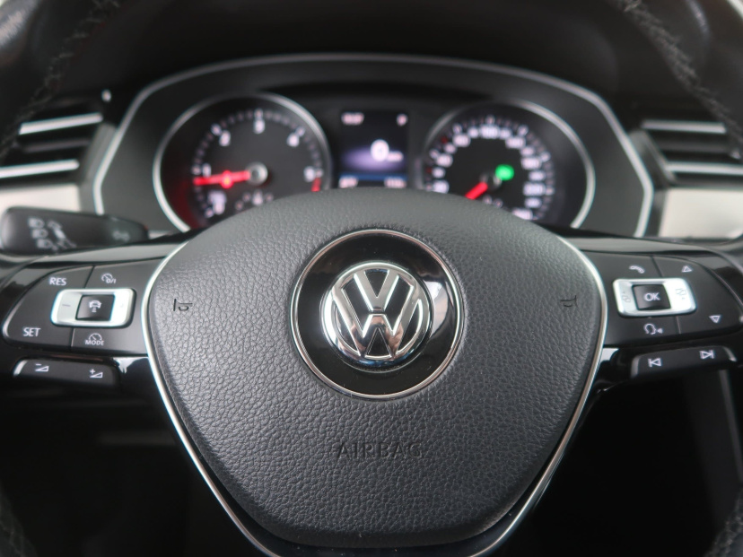 Volkswagen Passat, 2016